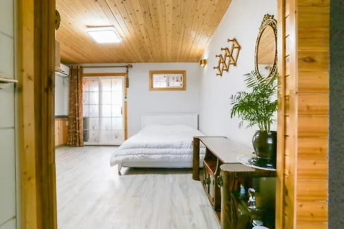 Holiday home Flama Jeju Pension
